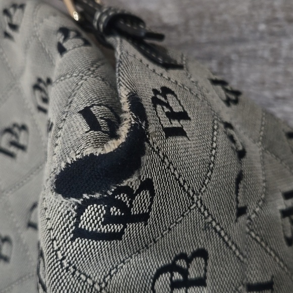 Dooney & Bourke large monogramed hobo bag black & gray canvas - Picture 4 of 10